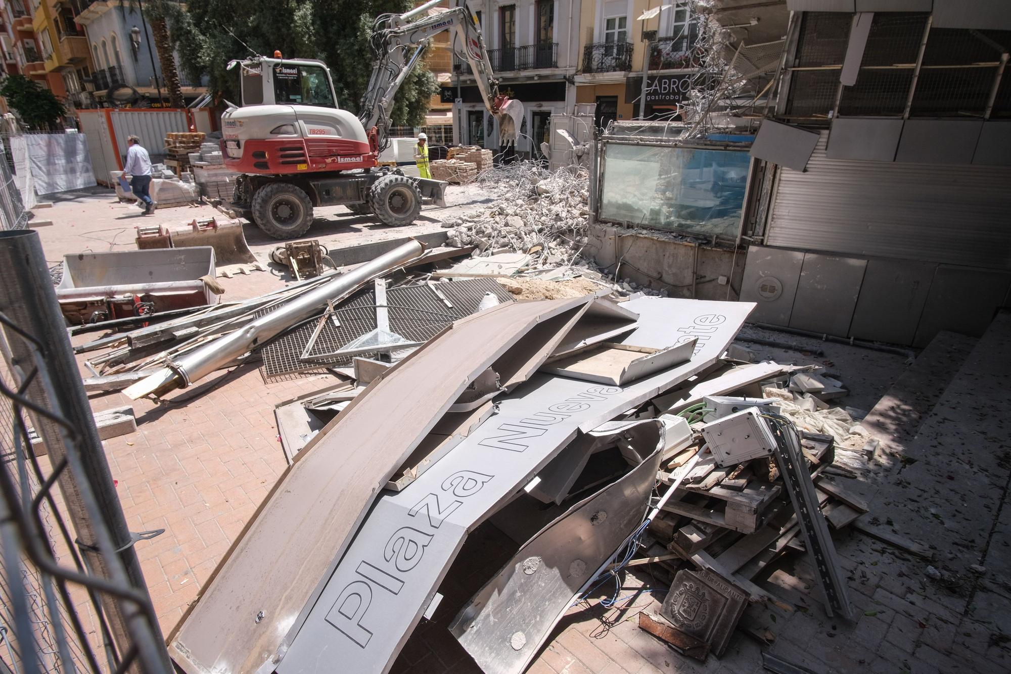 El acuario de la Plaza Nueva de Alicante reducido a escombros