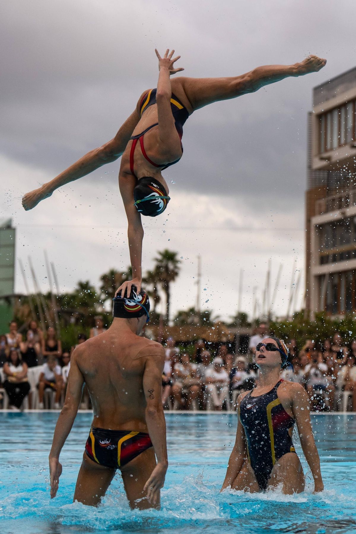 El equipo de natación artística presenta su rutina para el mundial de Singapur