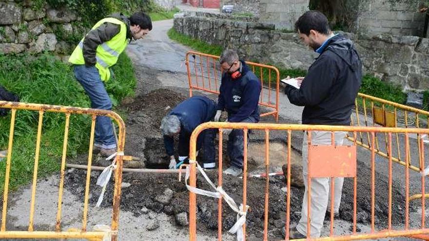 Las labores de prospección arqueológica en Ermelo. // G.Núñez