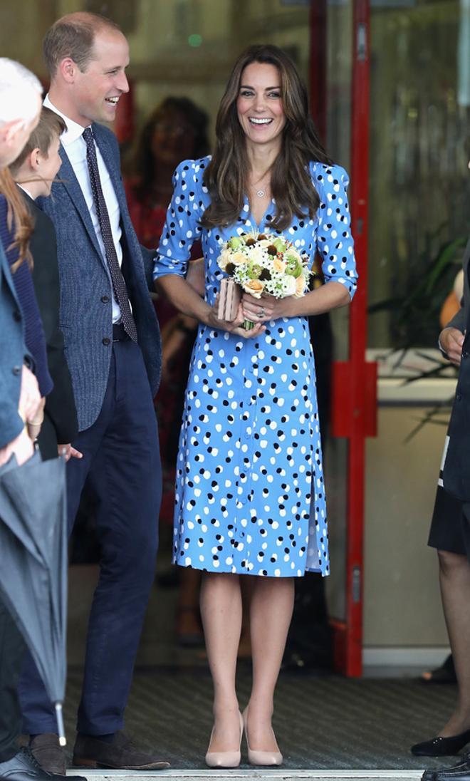 Kate Middleton con vestido de Altuzarra junto a Guillermo