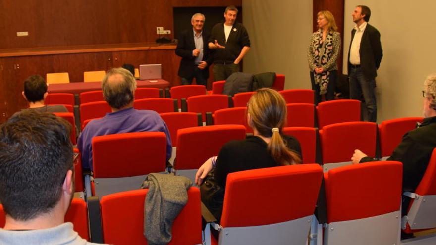 Participants a la presentació a la sala Casino