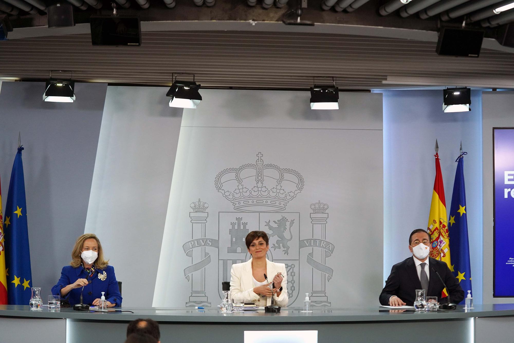 Rueda de prensa posterior a la reunión del Consejo de Ministros con los ministros Isabel Rodríguez, Nadia Calviño y José Manuel Albares.