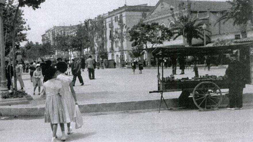 Vara de Rey y carrito de golosinas del iai Martí.