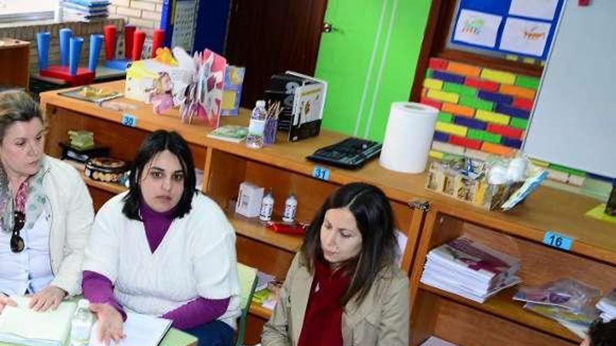 Charla de Chuchamel en el centro San Roque, de Cangas.  // G.N.