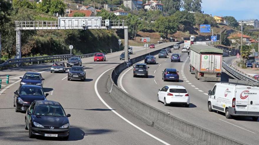 El parque móvil gallego arrastra un 26% más multas en carretera que la media nacional