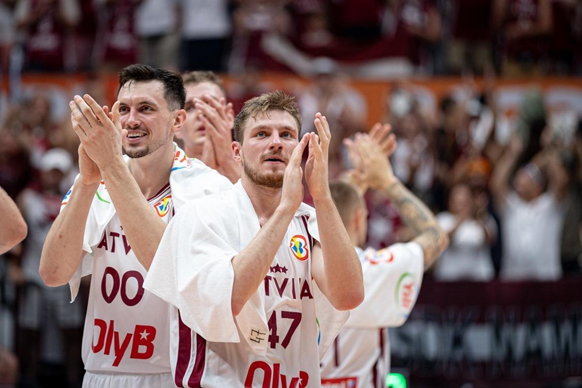 Rodions y Arturs Kurucs, jugadores del UCAM Murcia CB, durante el pasado Mundial.