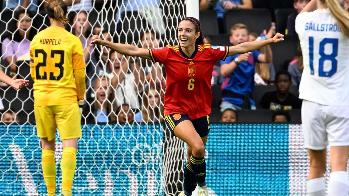 Aitana celebrando el segundo gol de España Aitana celebrando el segundo gol de España