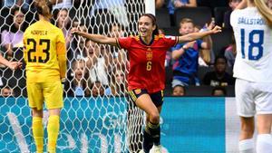 Aitana celebrando el segundo gol de España