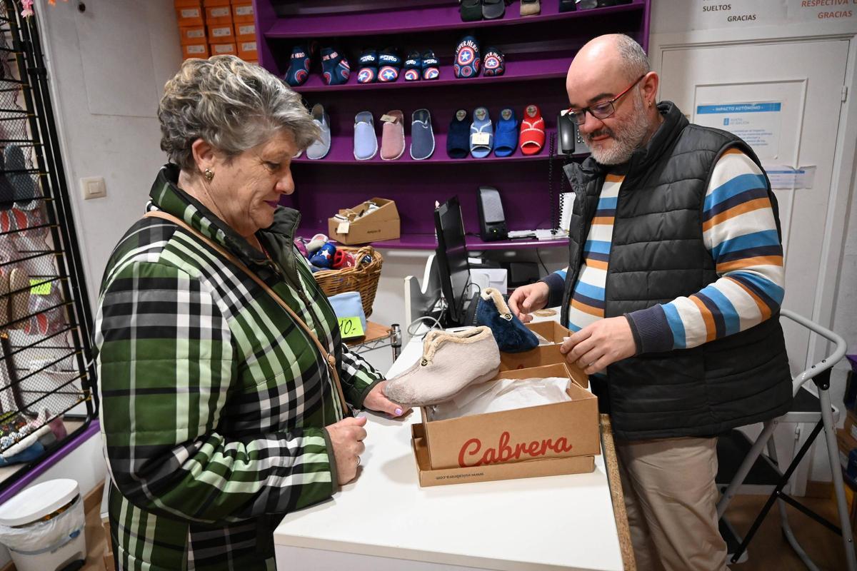 Con cerca de seis décadas de actividad, la Zapatillería Mora es una de las tiendas adscritas al Bono Comercio.
