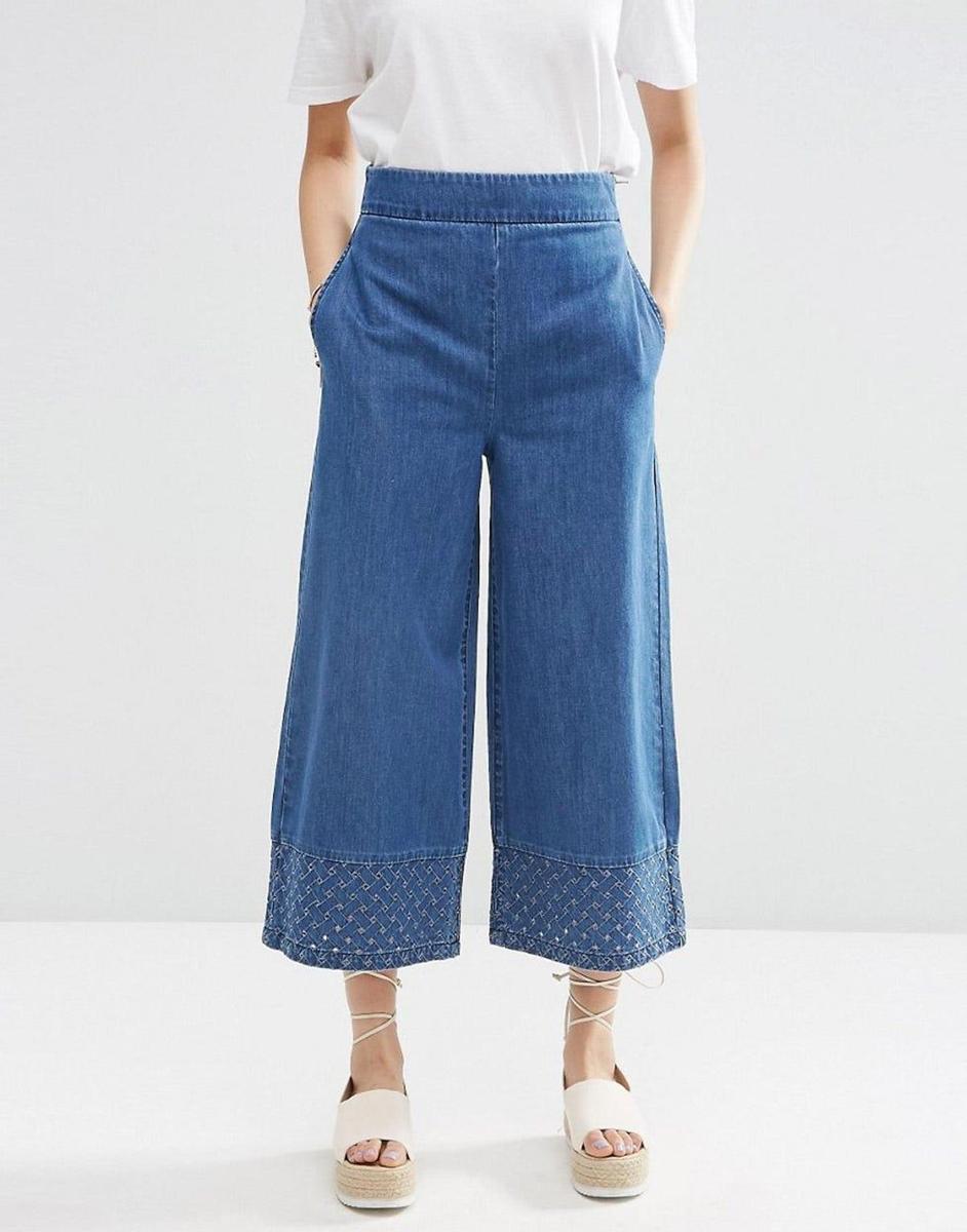 Pantalón vaquero de pernera ancha (Precio: 26.49 euros)