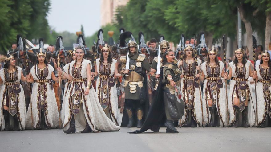 Desfile de la Entrada de Moros y Cristianos en Albatera