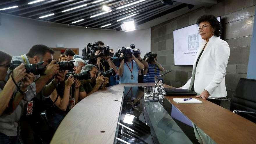 La ministra de Educación y portavoz del Gobierno, Isabel Celaá, ayer, en la rueda de prensa posterior al Consejo de Ministros.