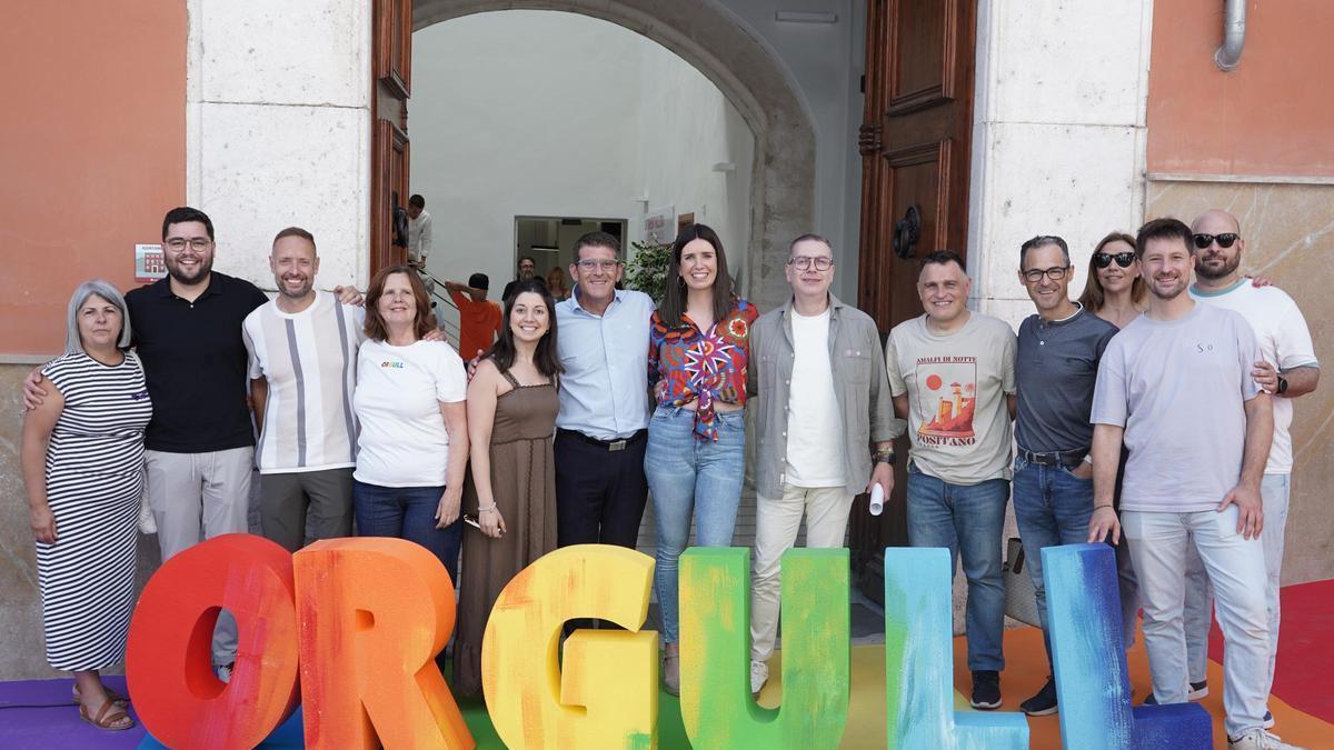 Ontinyent celebra el Día Internacional del Orgullo LGTBI con una lectura compartida de un manifiesto institucional
