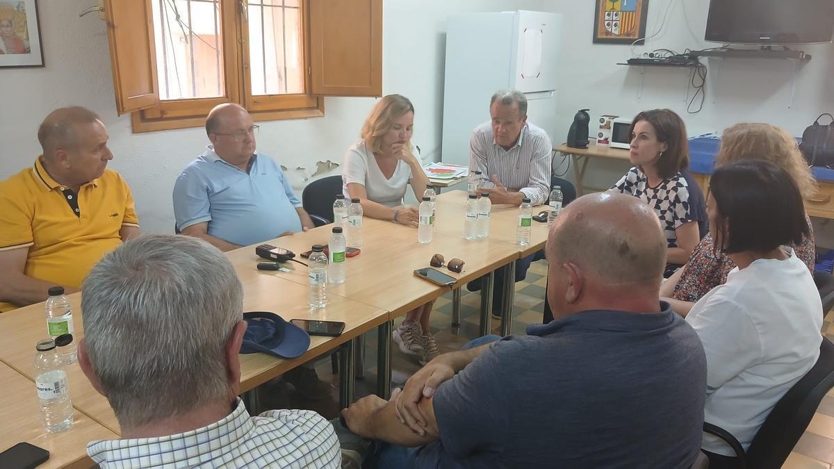 Reunión del presidente de la DPZ, Juan Antonio Sánchez Quero, con los alcaldes de los pueblos afectados por el incendio.