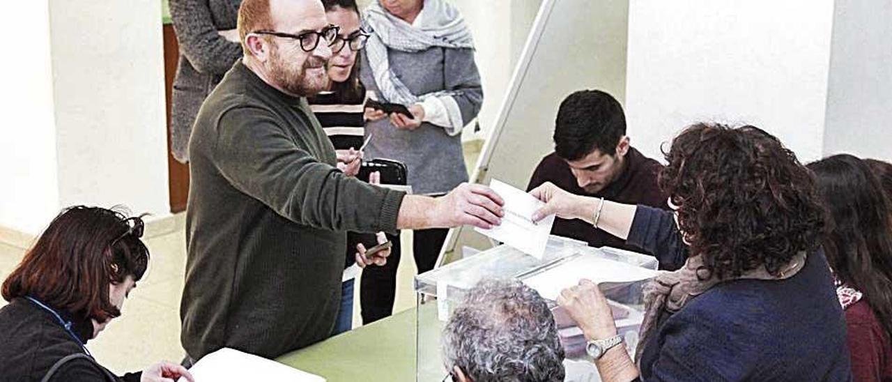 Los profesores votaron el pasado martes a sus representantes.