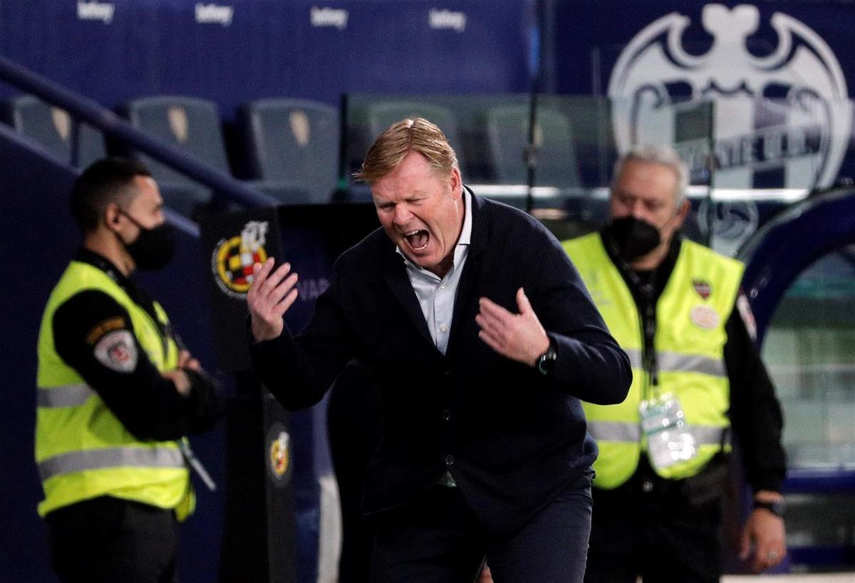 Koeman se hace el harakiri