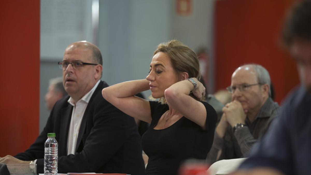 Carme Chacon y José Zaragoza, delante del 'expresident' José Montilla, antes de intervenir en el consell nacional extraordinario del PSC