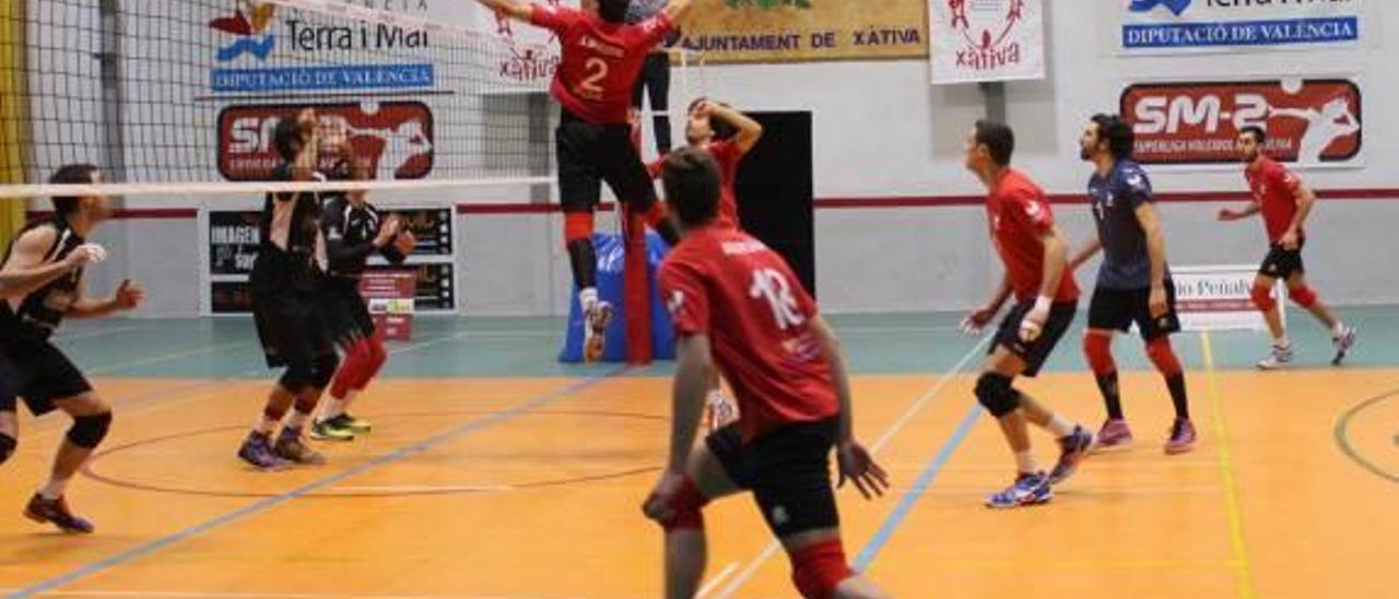 El Xàtiva Voleibol cae por un ajustado 2-3 ante el San Sadurniño
