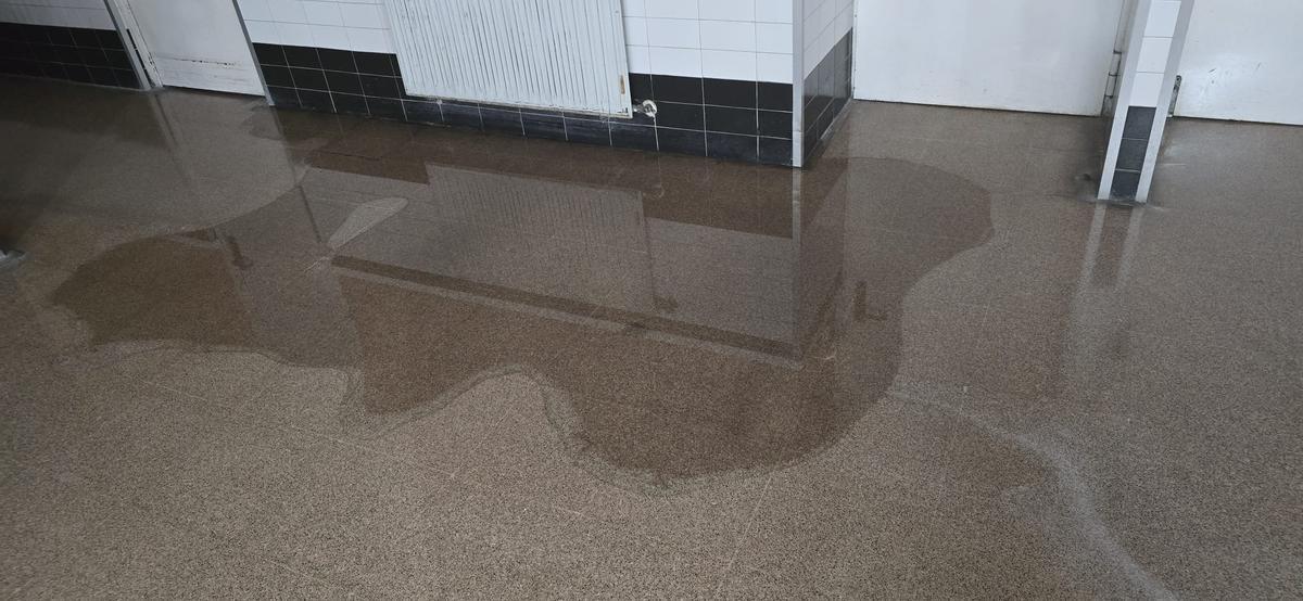 Estado del IES Conselleria con goteras cuando llueve
