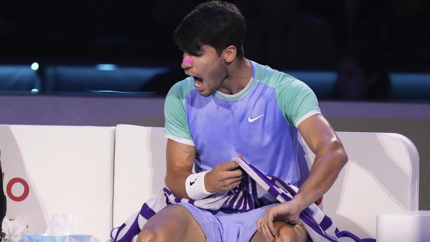 Alcaraz sucumbe ante un inmenso Zverev y queda eliminado en las ATP Finals