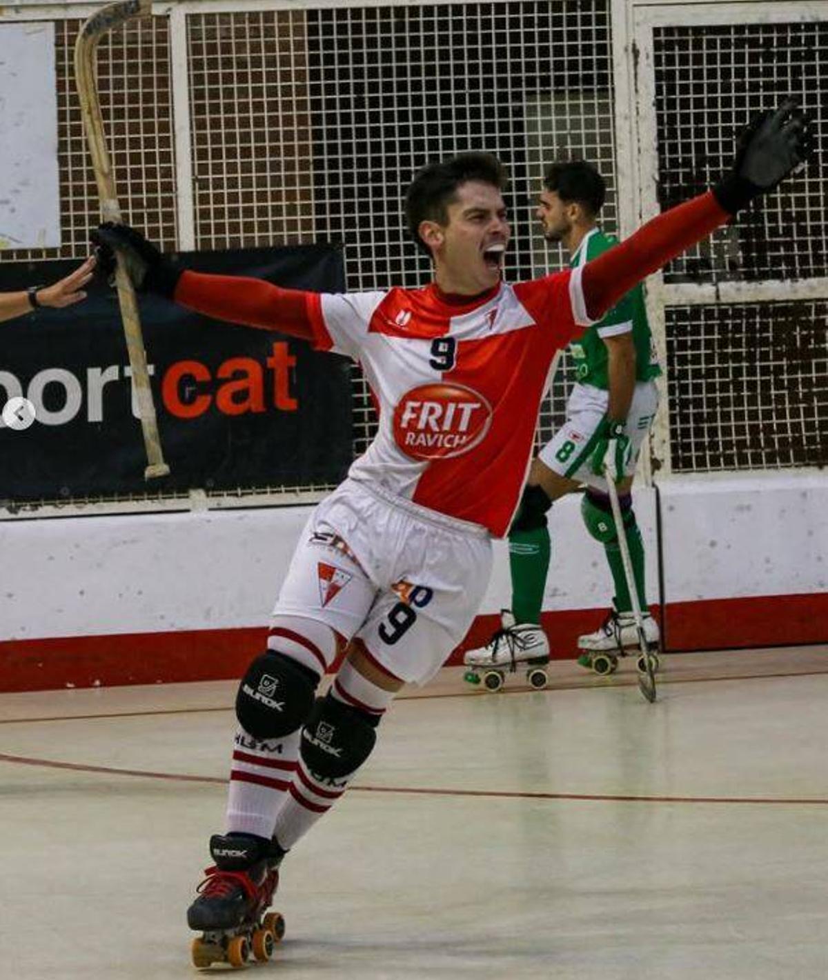 Roger Presas celebra un dels dinou gols que ha fet enguany amb el SHUM, en el seu darrer any en actiu