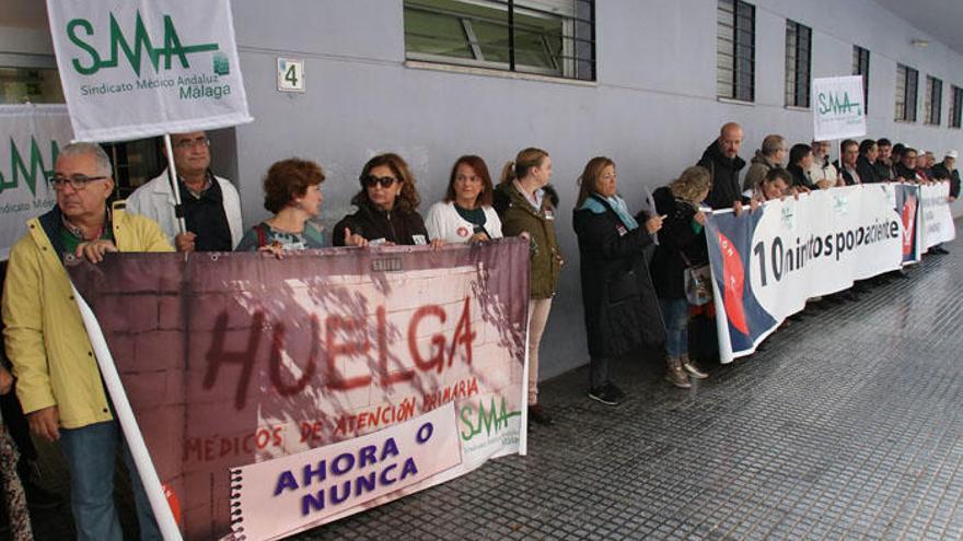 Concentración en el centro de salud de Tiro de Pichón.