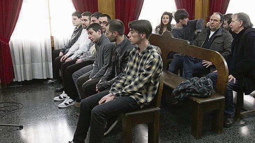 &quot;Dijeron ¡vamos a por ellos!&quot;, declara un vecino testigo del asalto a la biblioteca en 2012