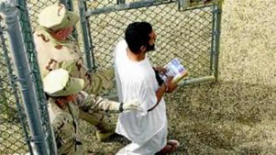 EEUU pide a España que acoja a cuatro presos de Guantánamo