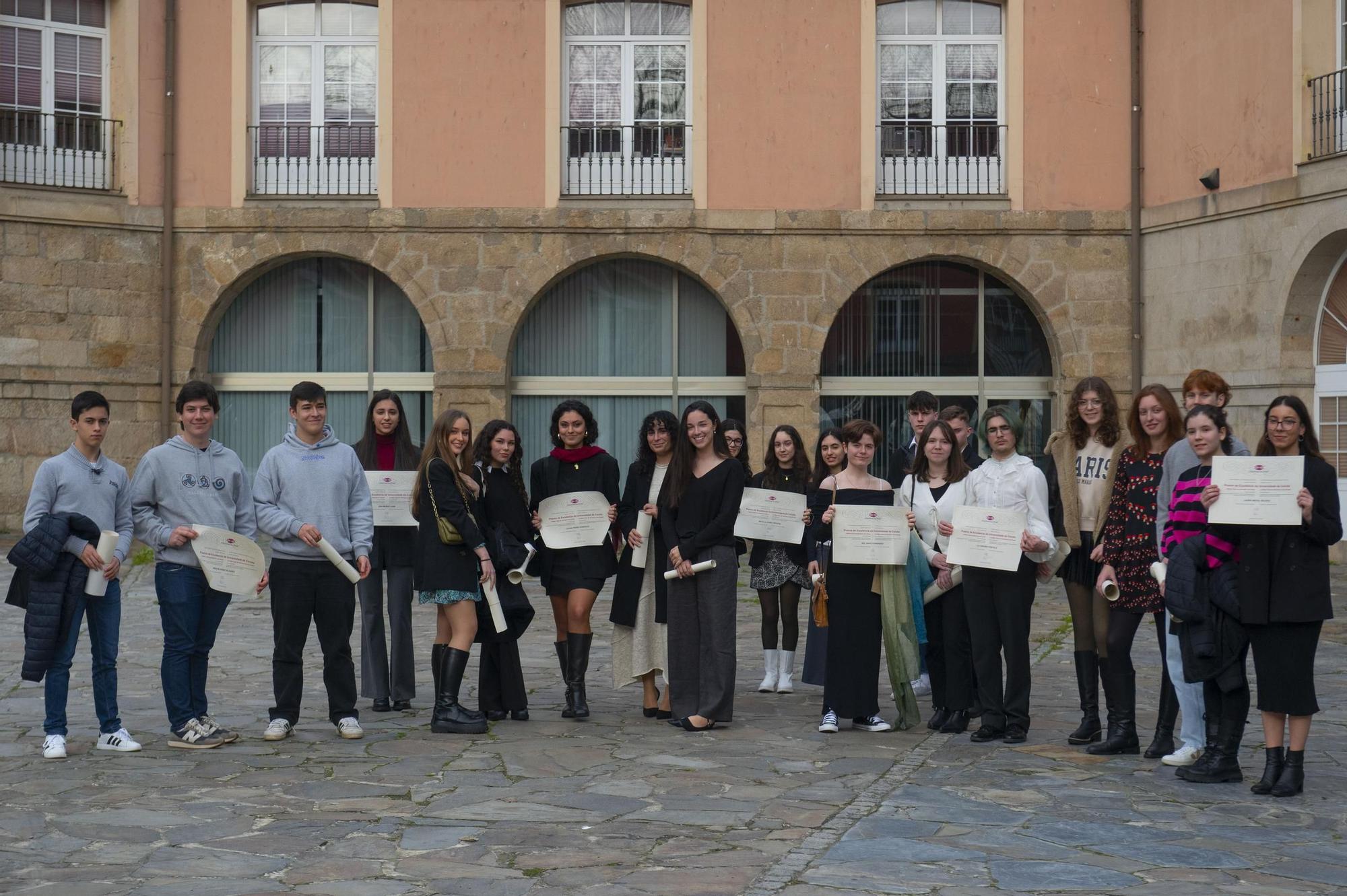Premios y distinciones a los alumnos más sobresalientes en el Día de la Universidad