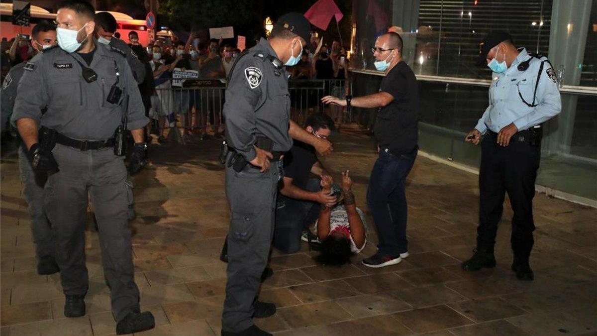 Una manifestación en Israel exige la salida del primer ministro Benjamín Netanyahu