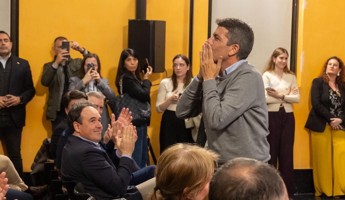 Mazón, ovacionado en el acto organizado por el PP en Alicante