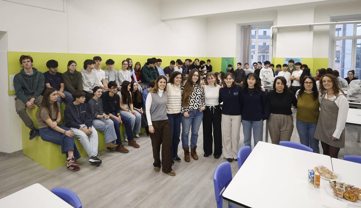 Nueve científicas despiertan vocaciones en el Colegio de La Inmaculada de Gijón: “No hay carreras de hombres ni de mujeres”