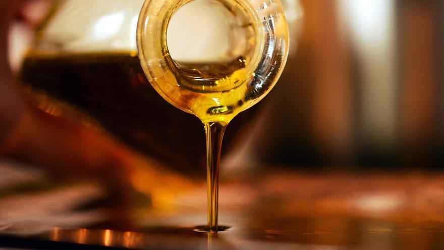 Polémica por la venta fraudulenta de aceite de oliva en España: estas son las marcas que te dan gato por liebre