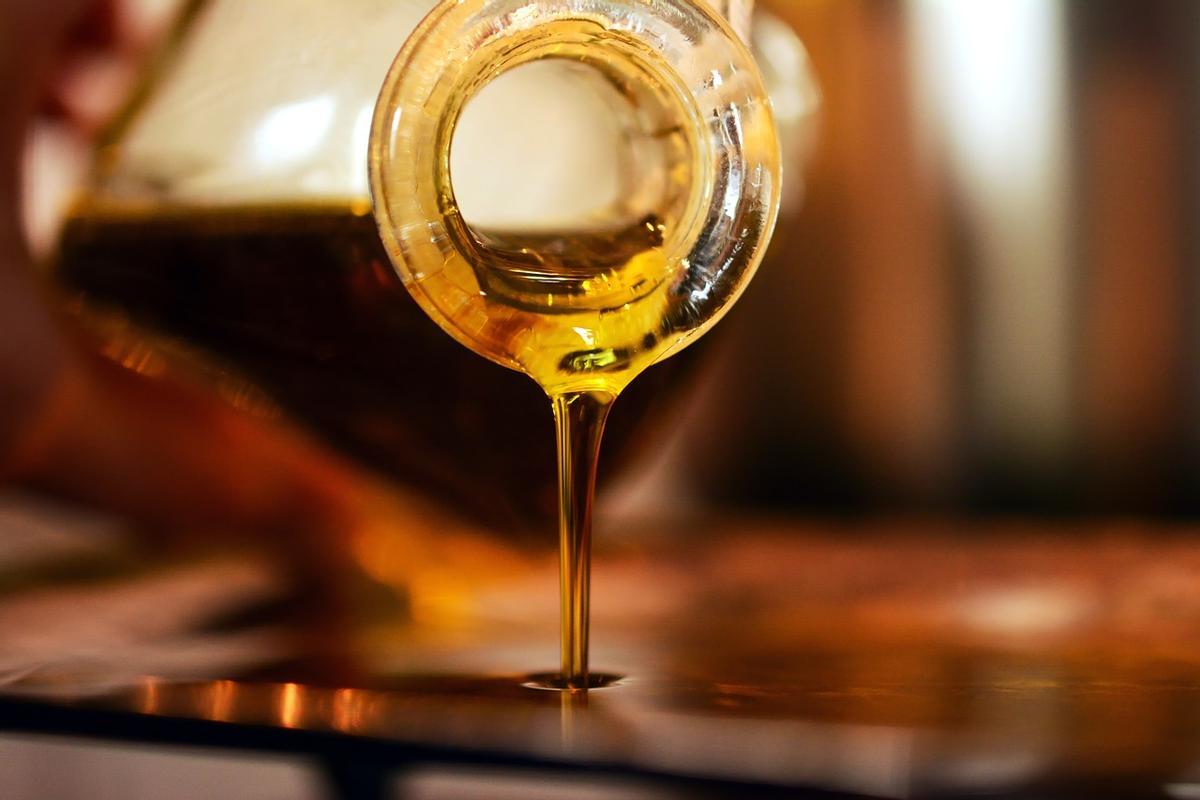 Polémica por la venta fraudulenta de aceite de oliva en España: estas son las marcas que te dan gato por liebre