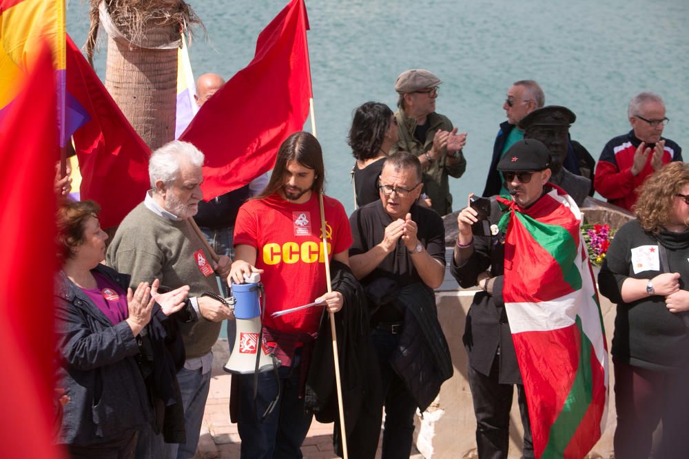 Más de 300 personas reivindican la República en Alicante