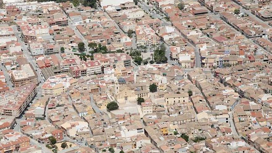 Vista aérea de Monforte del Cid en una imagen reciente captada desde un helicóptero.