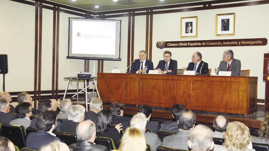 Feijóo, ayer, durante su intervención ante empresarios en Montevideo (Uruguay).