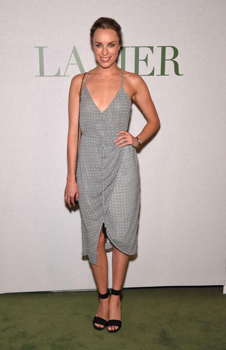 Jessica McNamee no se quiso perder el evento de 'La Mer' en Los Ángeles