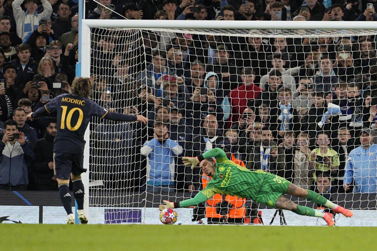 Luka Modric falla un penalti ante el Manchester City