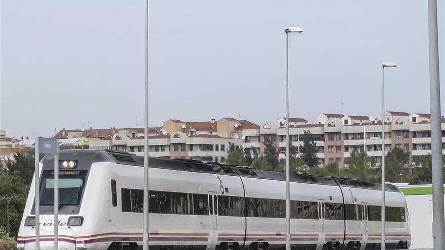 Renfe inicia mañana la renovación de trenes en Extremadura