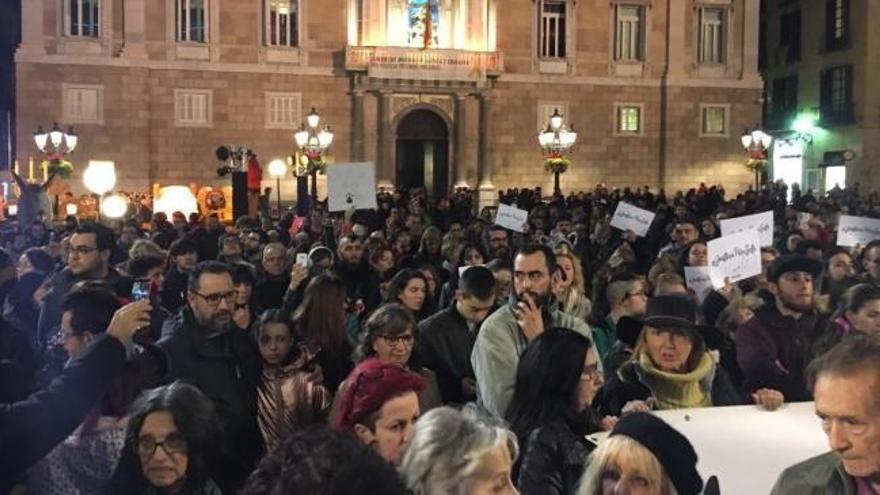 Tensión en una concentración animalista en Barcelona