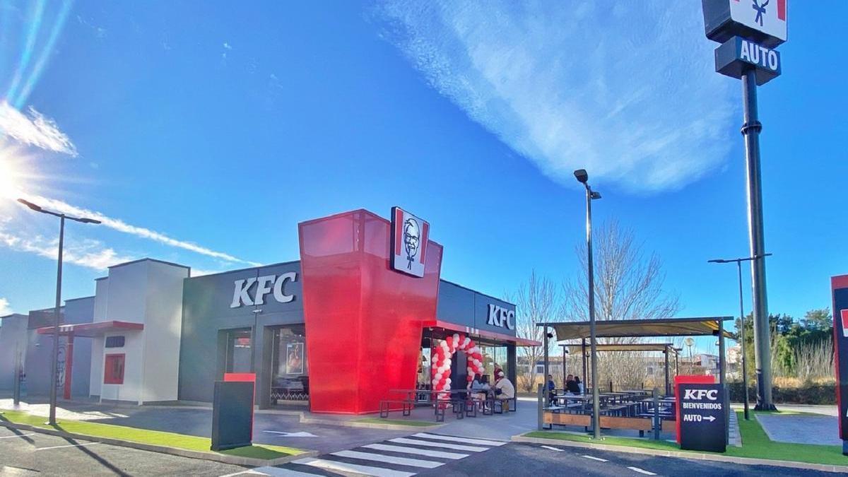 El restaurante de KFC ha abierto este lunes sus puertas en Vila-real.