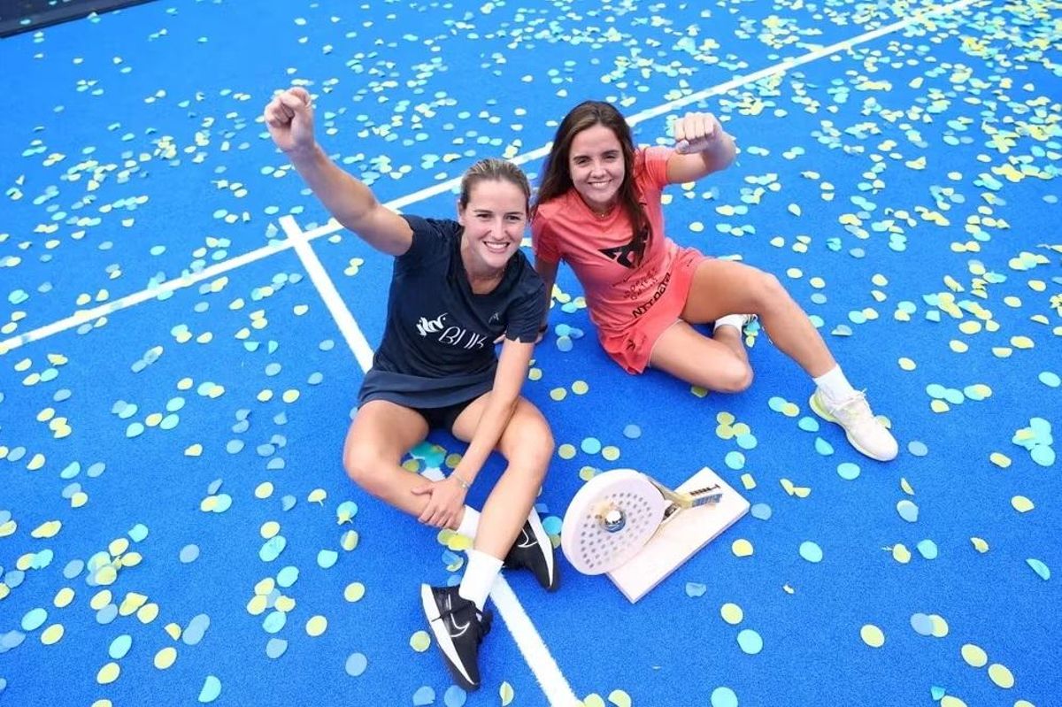 Ari Sánchez y la extremeña Paula Josemaría tras ganar el Premier Padel de París.