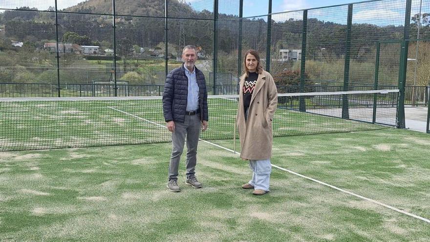 La pista municipal de pádel de Barro entra en servicio
