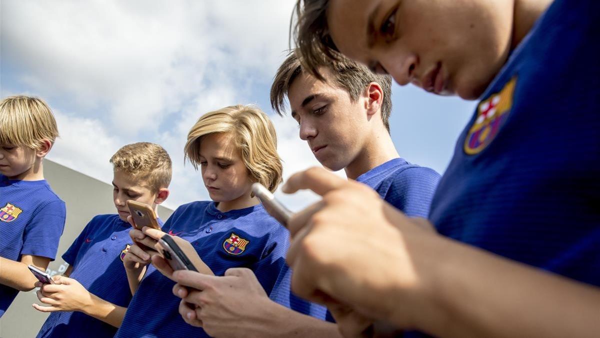 Jugadores del Barça residentes en la Masia, en un acto reciente en la ciutat esportiva Joan Gamper.