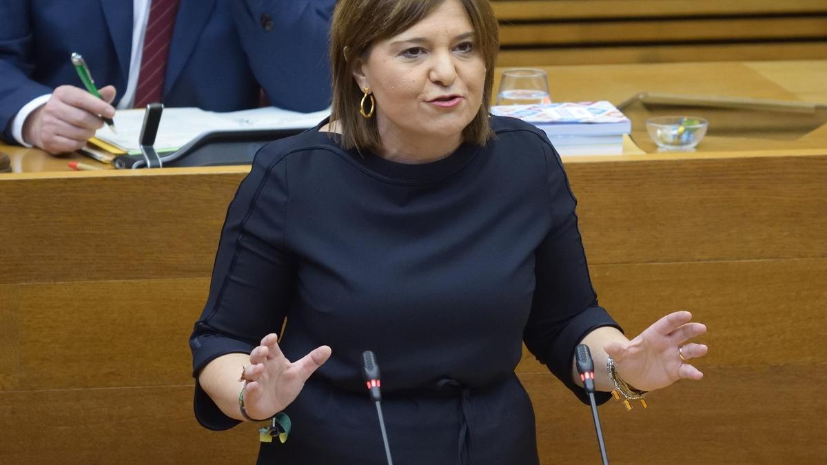 La presidenta del PP valenciano durante una intervención en las Corts.