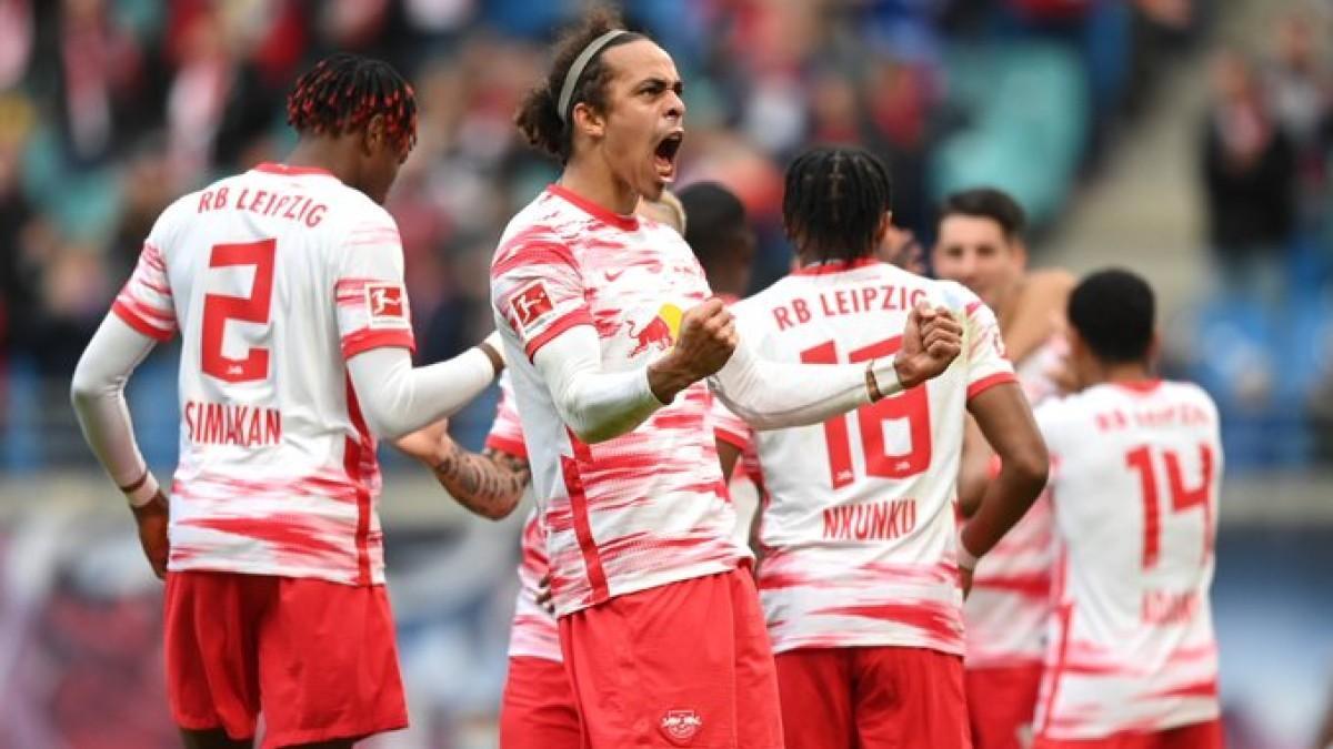 Yussuf Poulsen celebra el primer gol del RB Leipzig