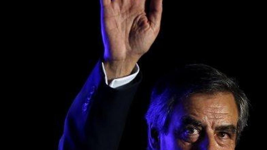 El partit de Fillon comença a sospesar la seva substitució per Juppé