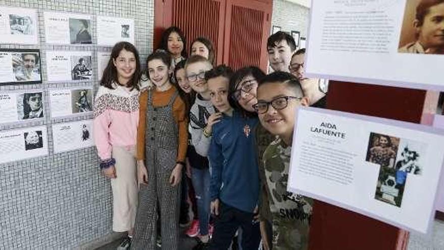 Los niños de Gijón, volcados con la mujer