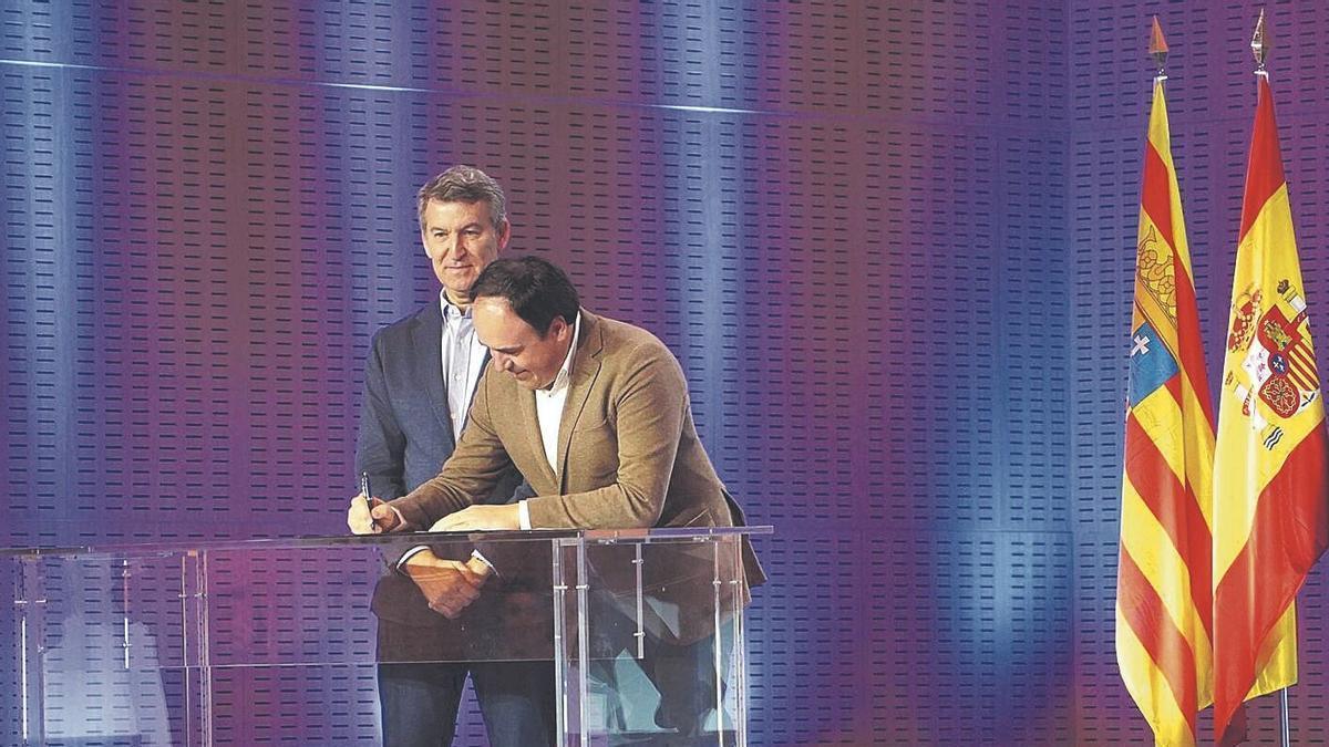 Juanfran Pérez Llorca y Alberto Feijóo en un acto del pasado enero